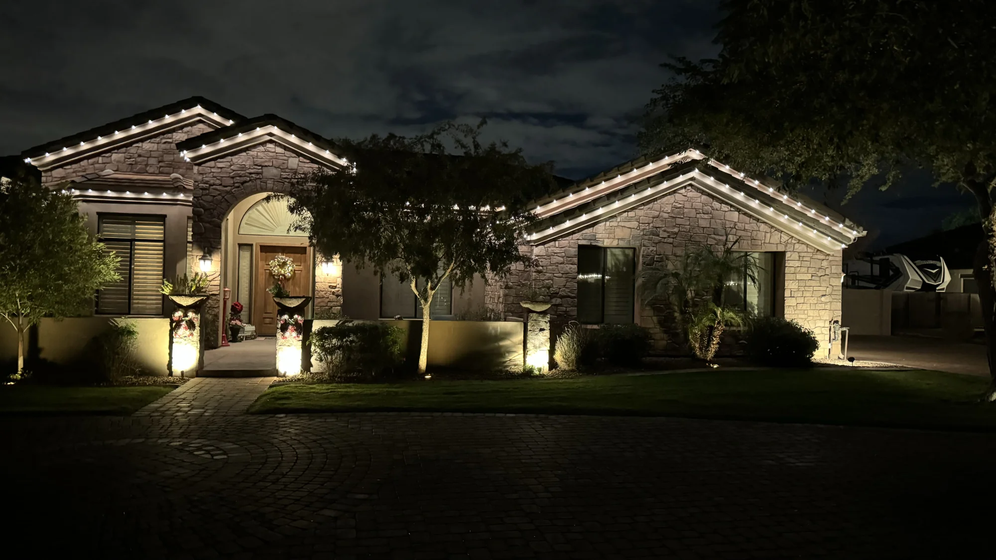 Roofline and eave permanent LED lighting installation